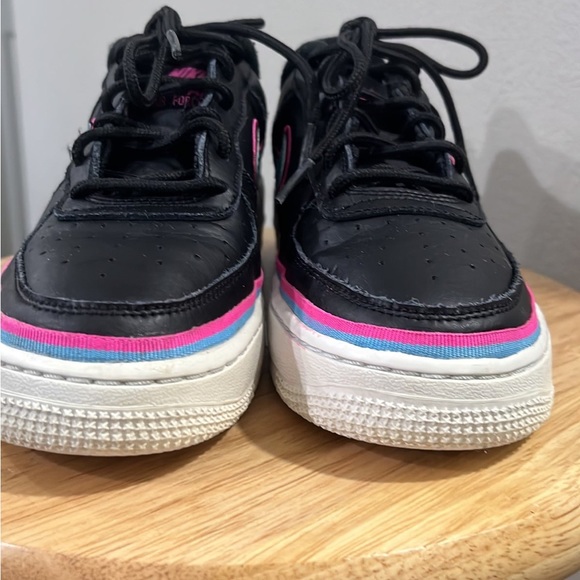 Nike - Picture 2 of 6